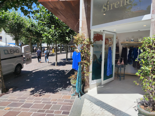Instalación de una corredera de cristal en un local comercial
